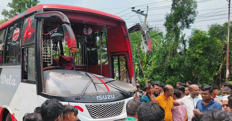 দুর্ঘটনাগ্রস্ত বাস